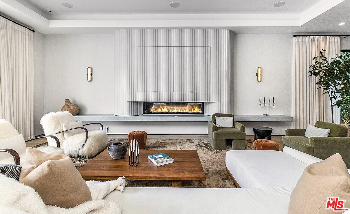 324 South Medio Drive Los Angeles, CA 90049 - Photo 5 of 30
