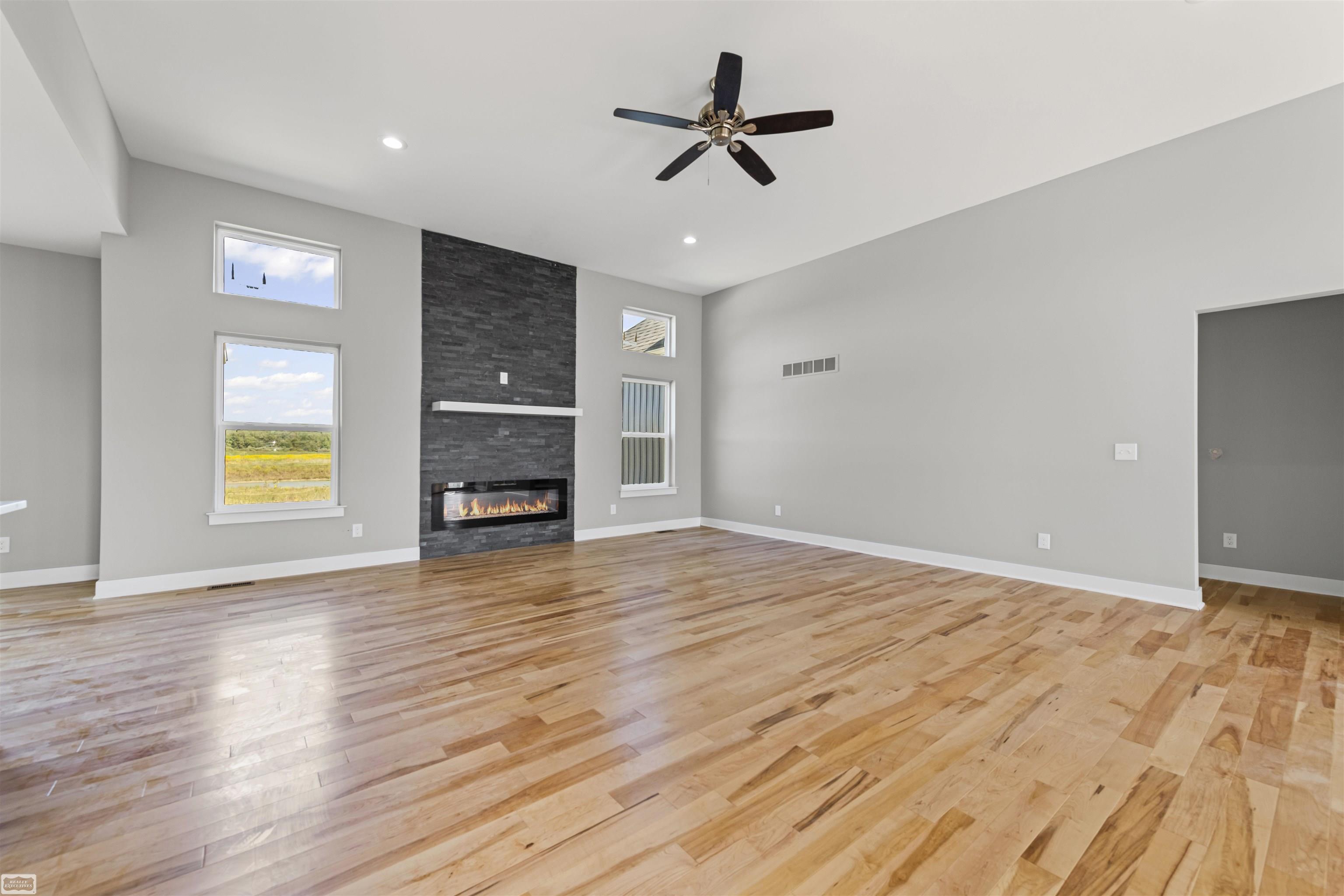 7082 Springborn Road East China, MI 48054 - Photo 8 of 29 50205292-822dd1ed-9ae1-4c40-a9c2-36cc4d8cc718.JPG