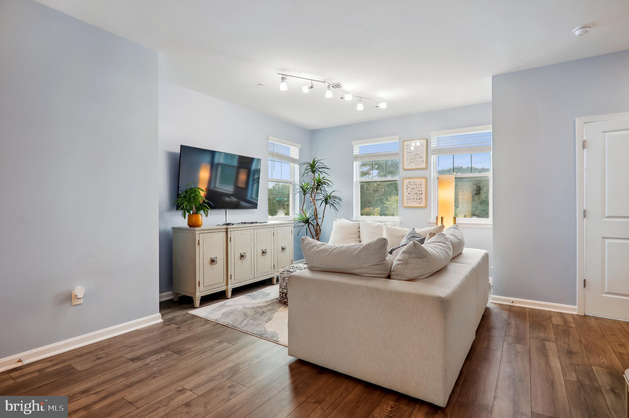 9826 Ruby Lockhart Boulevard Bowie, MD 20721 - Photo 26 of 43 Main level living Room