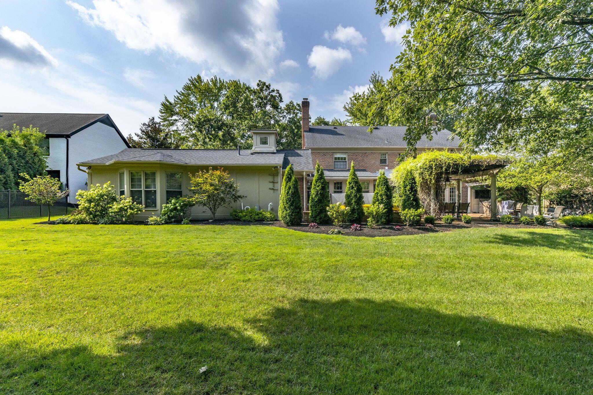 2650 Sandover Road Columbus, OH 43220 - Photo 5 of 50 2024-7-24 2650 Sandover Rd 008