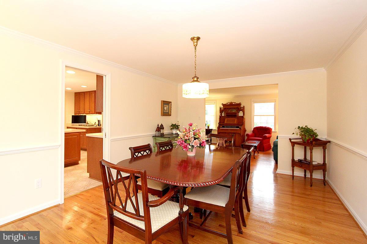 8723 Waterford Road Alexandria, VA 22308 - Photo 5 of 29 Dining Room