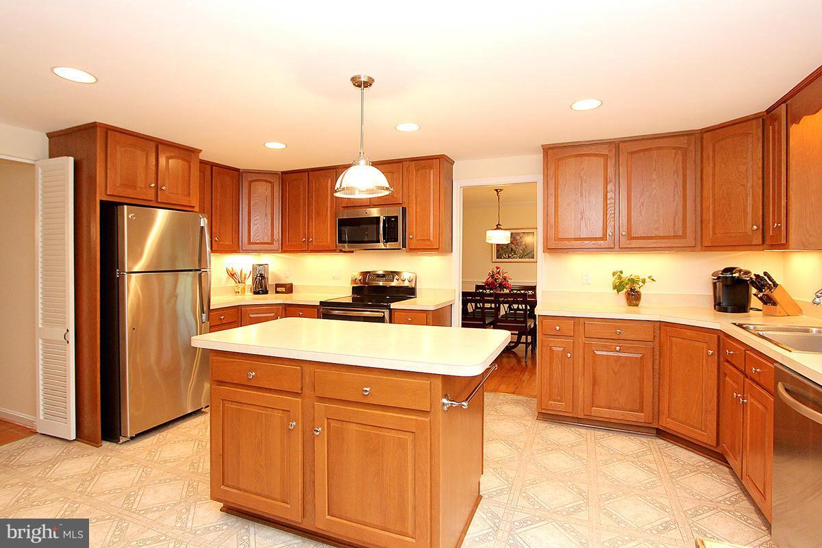 8723 Waterford Road Alexandria, VA 22308 - Photo 8 of 29 Kitchen