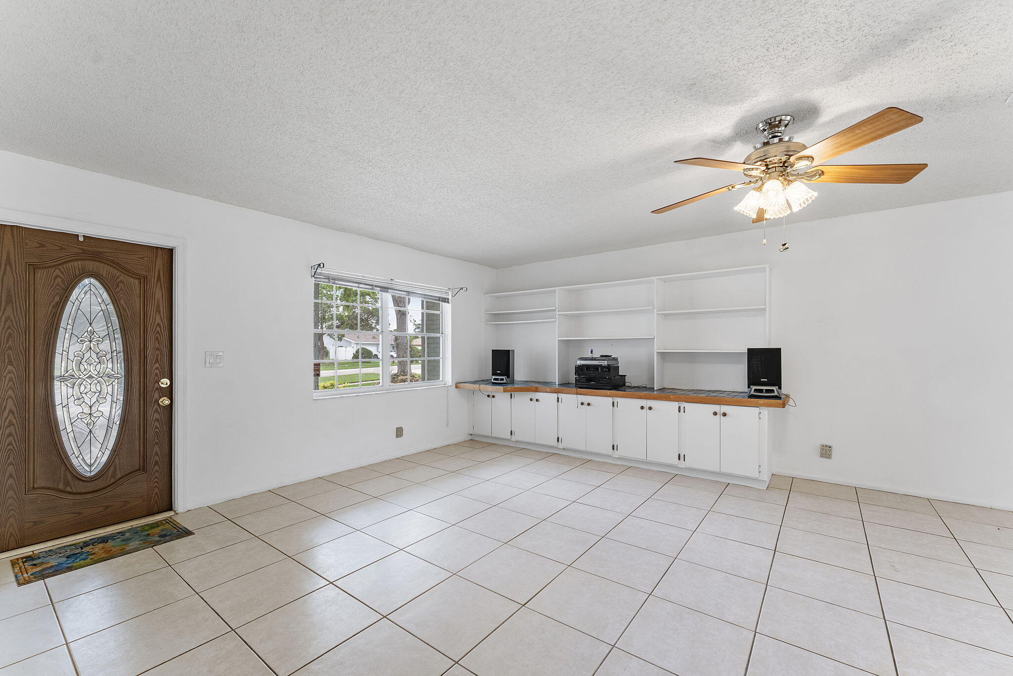 19592 Colorado Circle Boca Raton, FL 33434 - Photo 3 of 32 Living Area