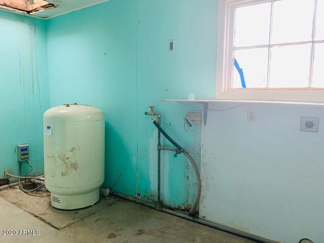 161 North Taylor Road Willcox, AZ 85643 - Photo 22 of 36 022-228624 interior of outbuilding 1