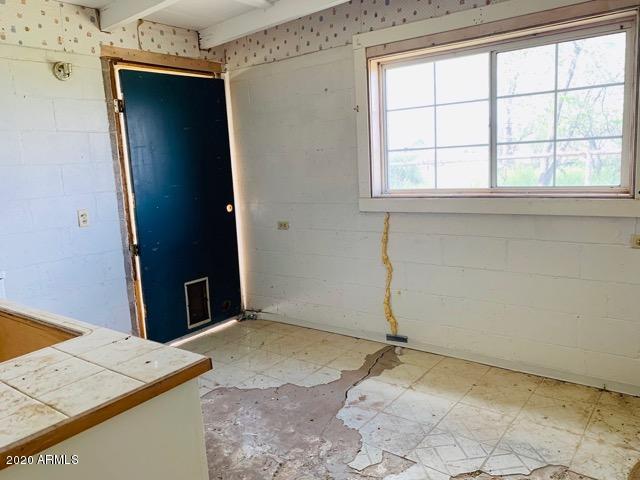 161 North Taylor Road Willcox, AZ 85643 - Photo 25 of 36 022-228624 interior of outbuilding 1c