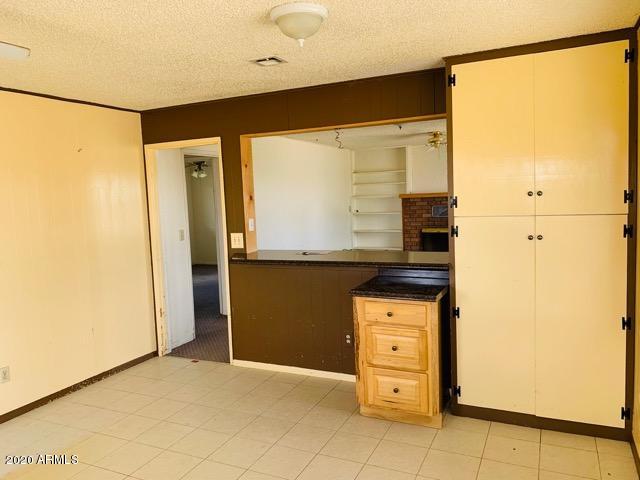 161 North Taylor Road Willcox, AZ 85643 - Photo 7 of 36 022-228624 Kitchen 1b
