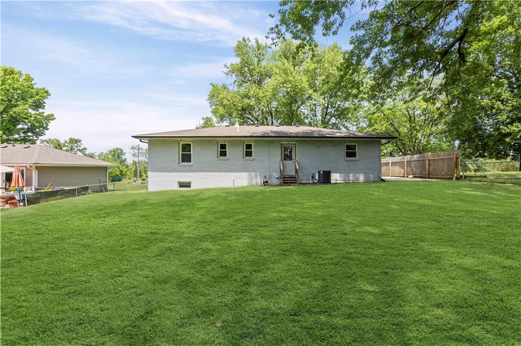 13101 Northwest Porter Road Parkville, MO 64152 - Photo 36 of 44