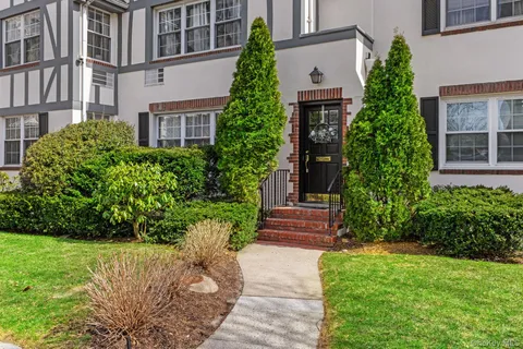$1,450,000 | 12 Lake Avenue, Unit 12, Bronxville, NY 10708