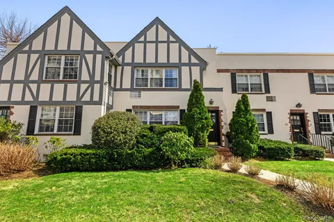 $1,450,000 | 12 Lake Avenue, Unit 12, Bronxville, NY 10708