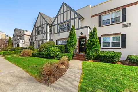 $1,450,000 | 12 Lake Avenue, Unit 12, Bronxville, NY 10708