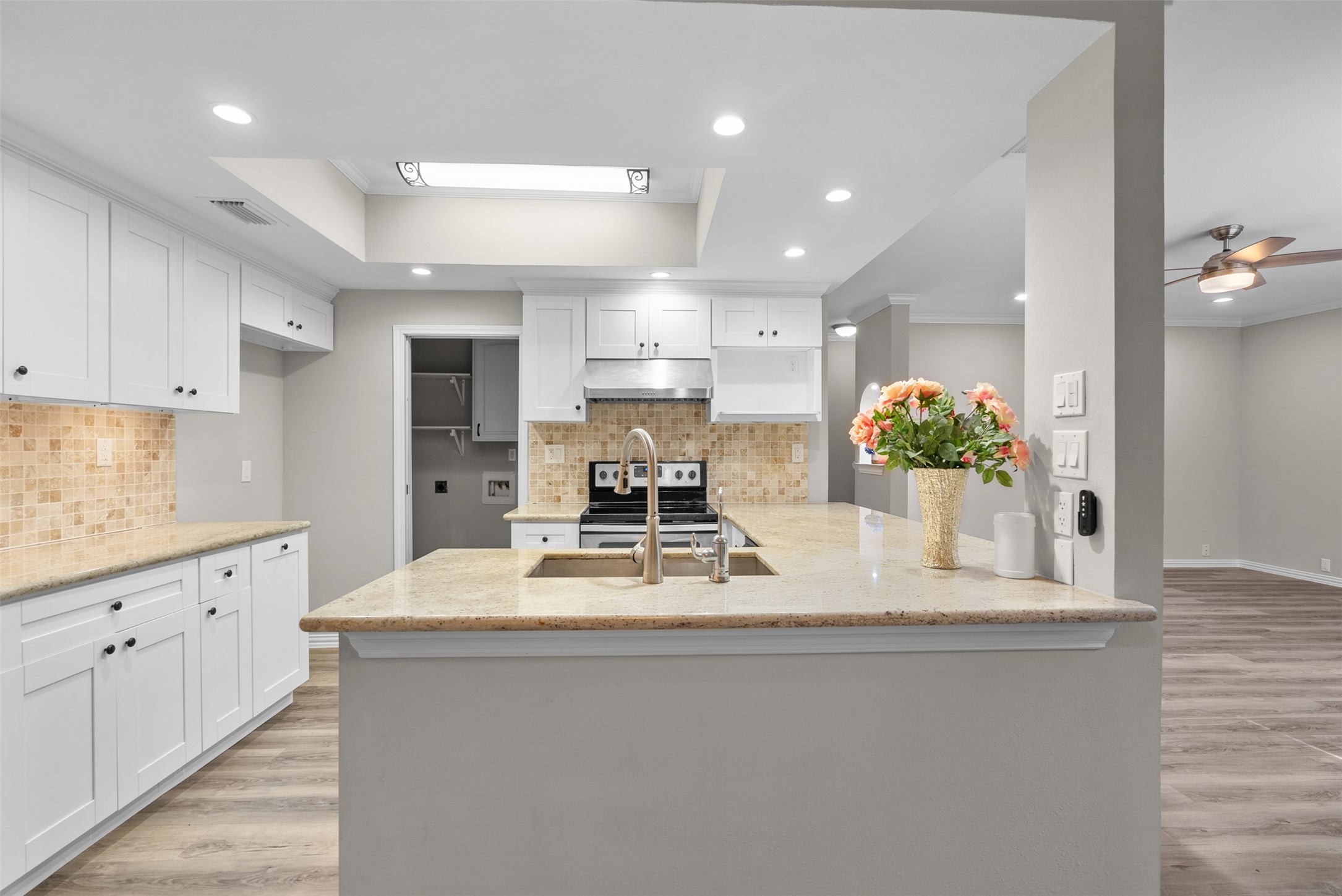 161 Litchfield Lane Houston, TX 77024 - Photo 13 of 30