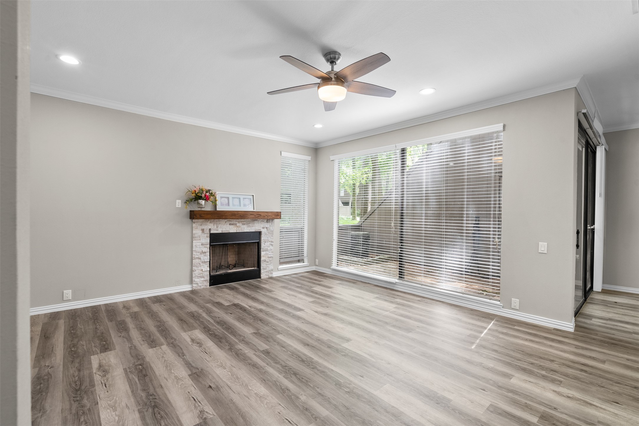 161 Litchfield Lane Houston, TX 77024 - Photo 4 of 30