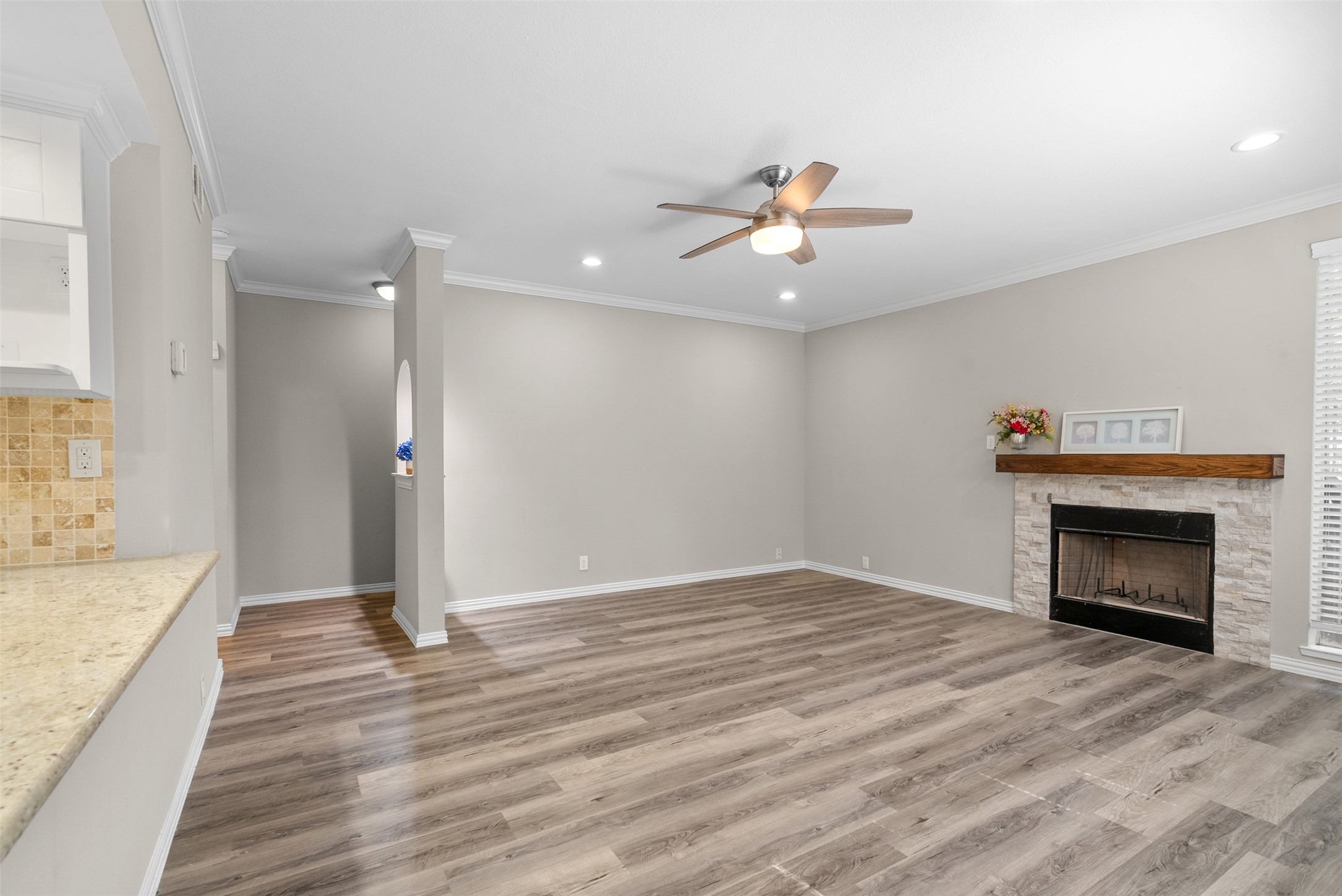 161 Litchfield Lane Houston, TX 77024 - Photo 6 of 30