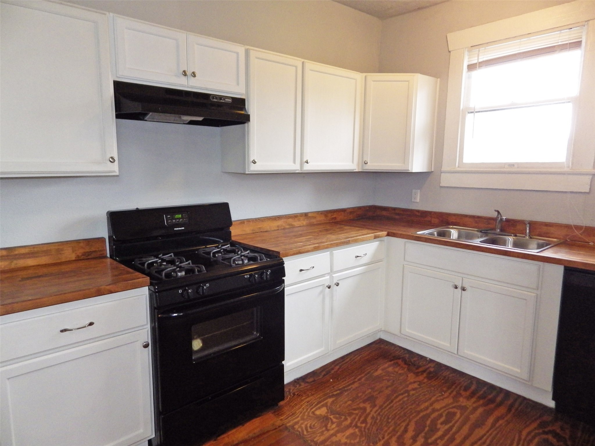 4322 Wilmer Street Houston, TX 77003 - Photo 20 of 31 a kitchen with granite countertop white cabinets and black appliances