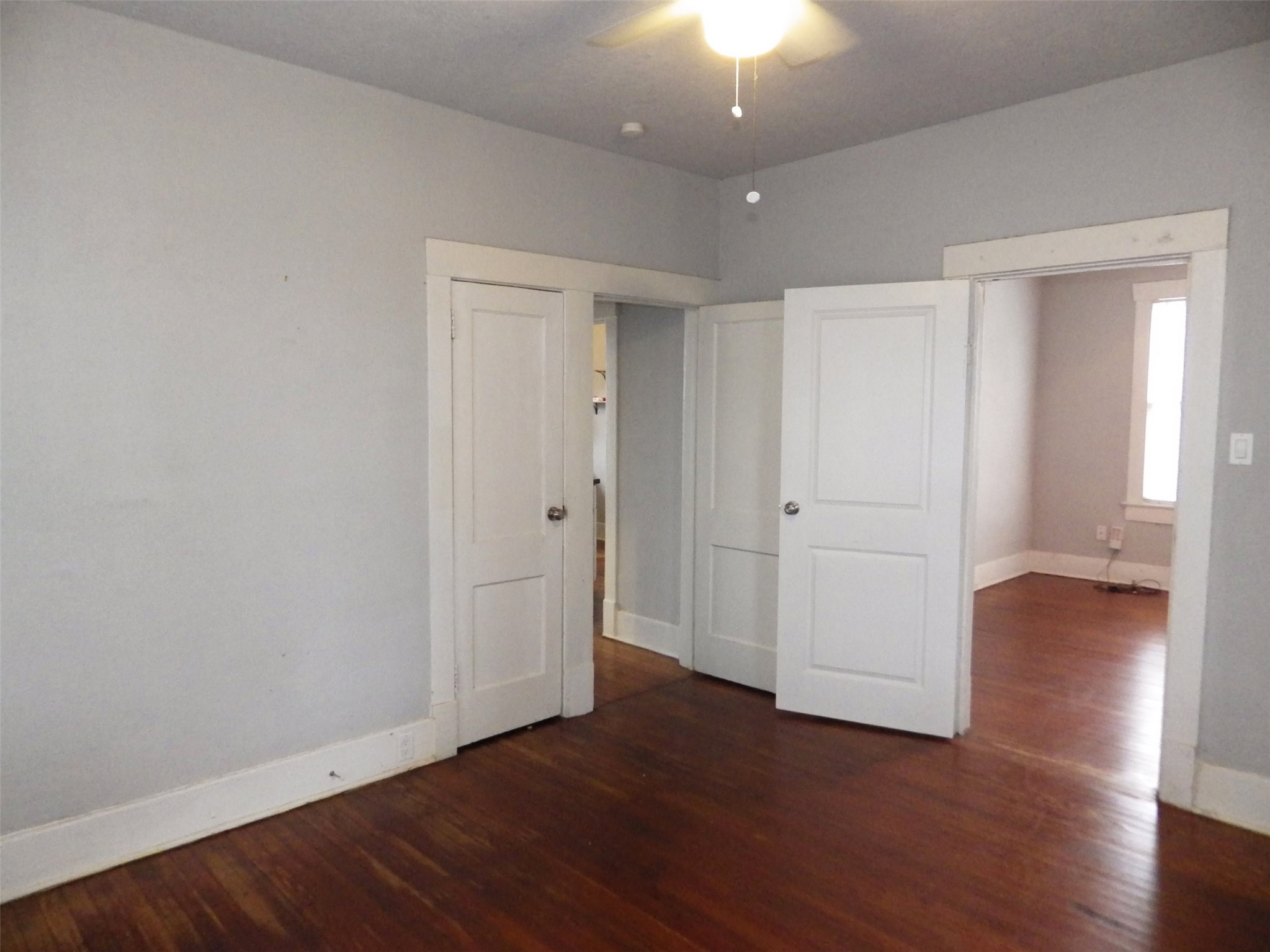 4322 Wilmer Street Houston, TX 77003 - Photo 9 of 31 an empty room with wooden floor & windows
