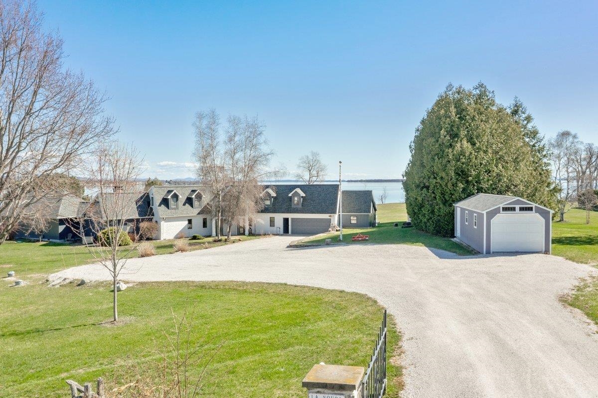 431 McGregor Point Alburgh, VT 05440 - Photo 4 of 60