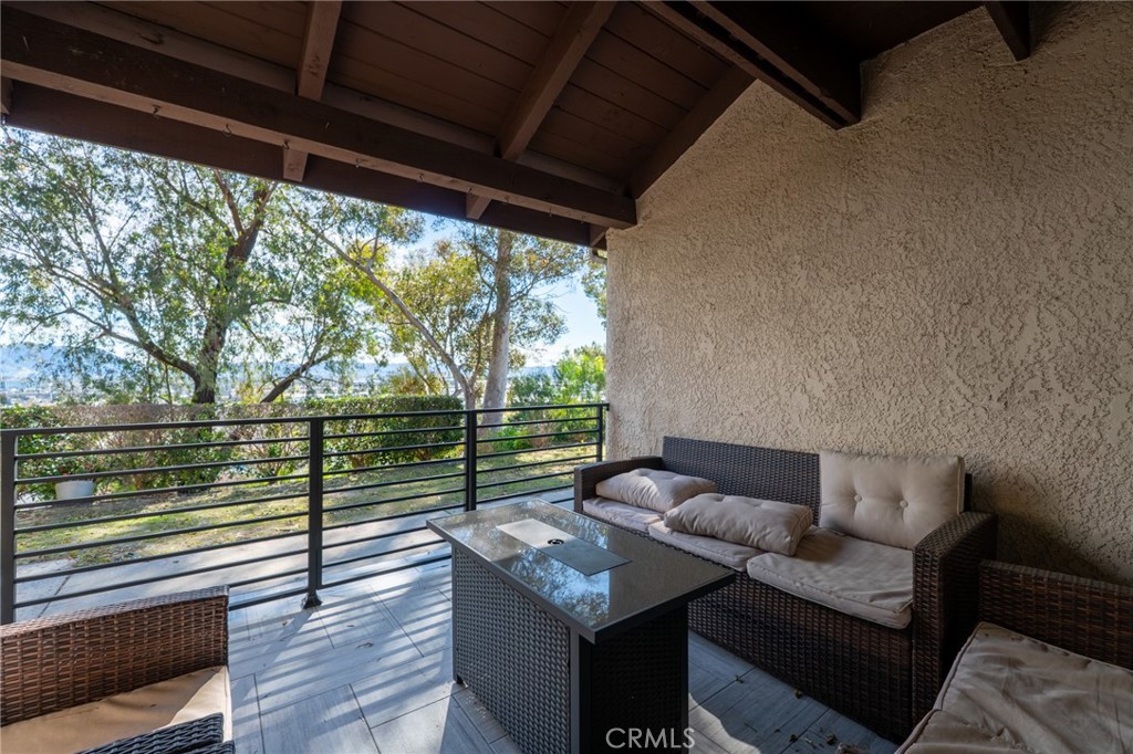 7757 Vía Rosa Maria Burbank, CA 91504 - Photo 11 of 34