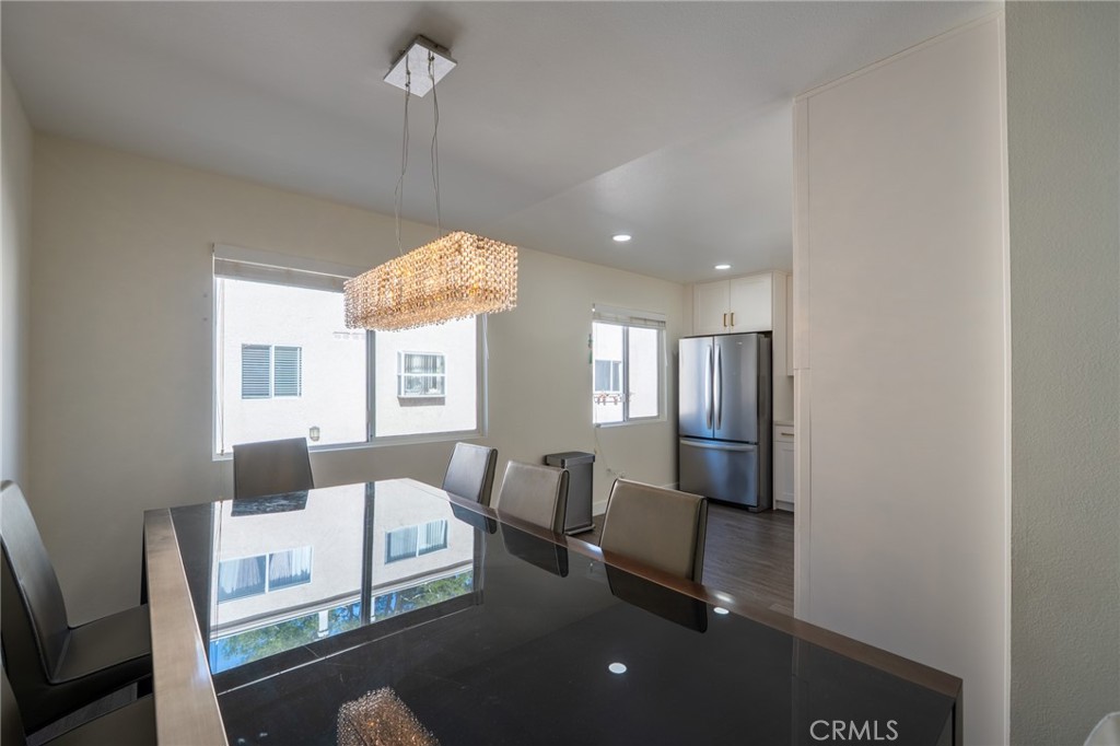 7757 Vía Rosa Maria Burbank, CA 91504 - Photo 13 of 34