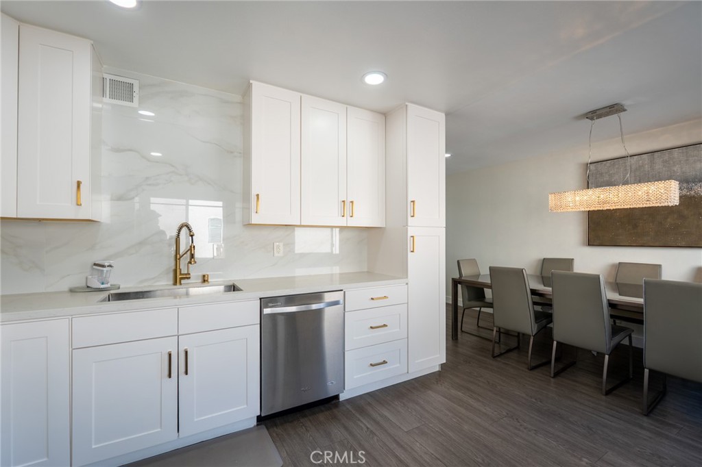 7757 Vía Rosa Maria Burbank, CA 91504 - Photo 17 of 34