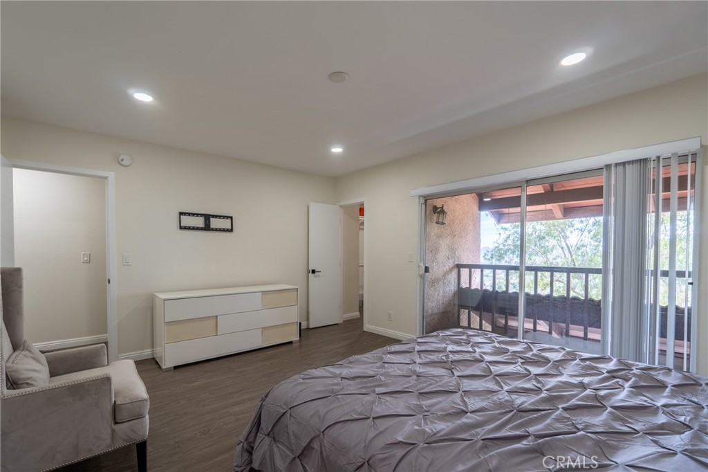 7757 Vía Rosa Maria Burbank, CA 91504 - Photo 20 of 34