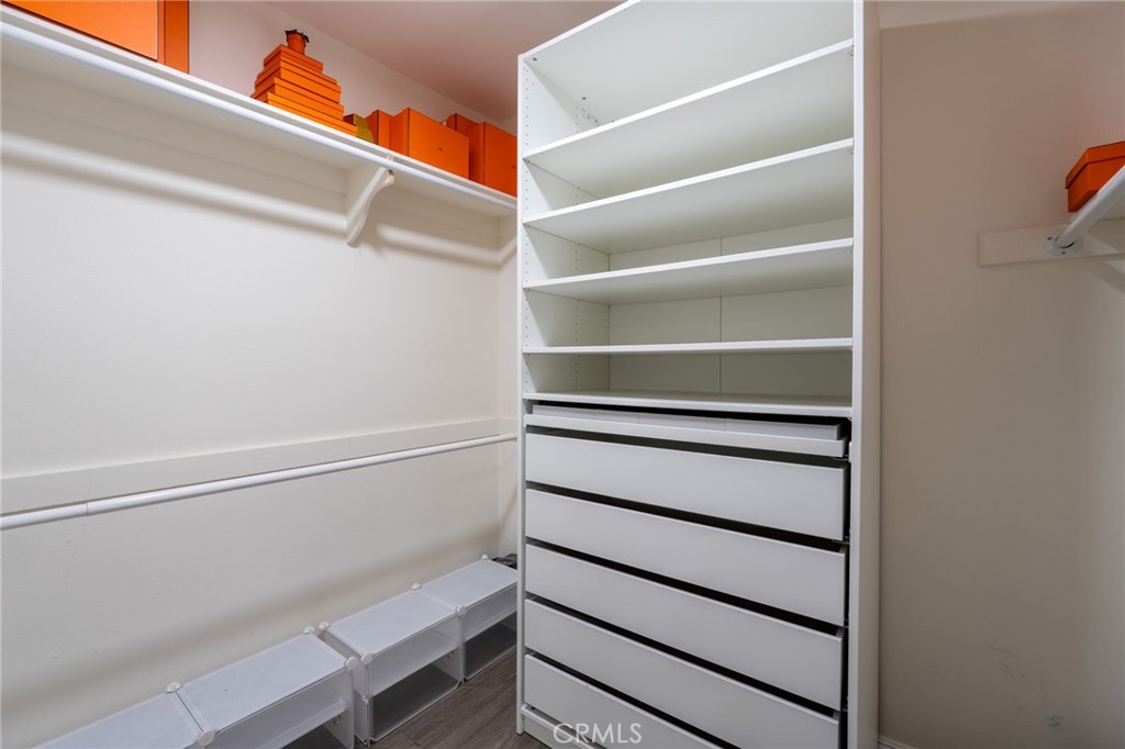 7757 Vía Rosa Maria Burbank, CA 91504 - Photo 22 of 34