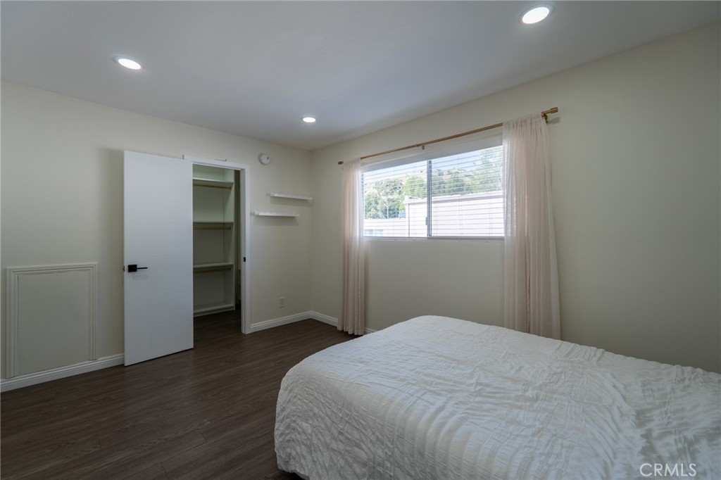 7757 Vía Rosa Maria Burbank, CA 91504 - Photo 24 of 34