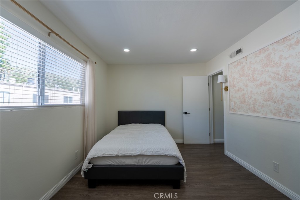 7757 Vía Rosa Maria Burbank, CA 91504 - Photo 25 of 34