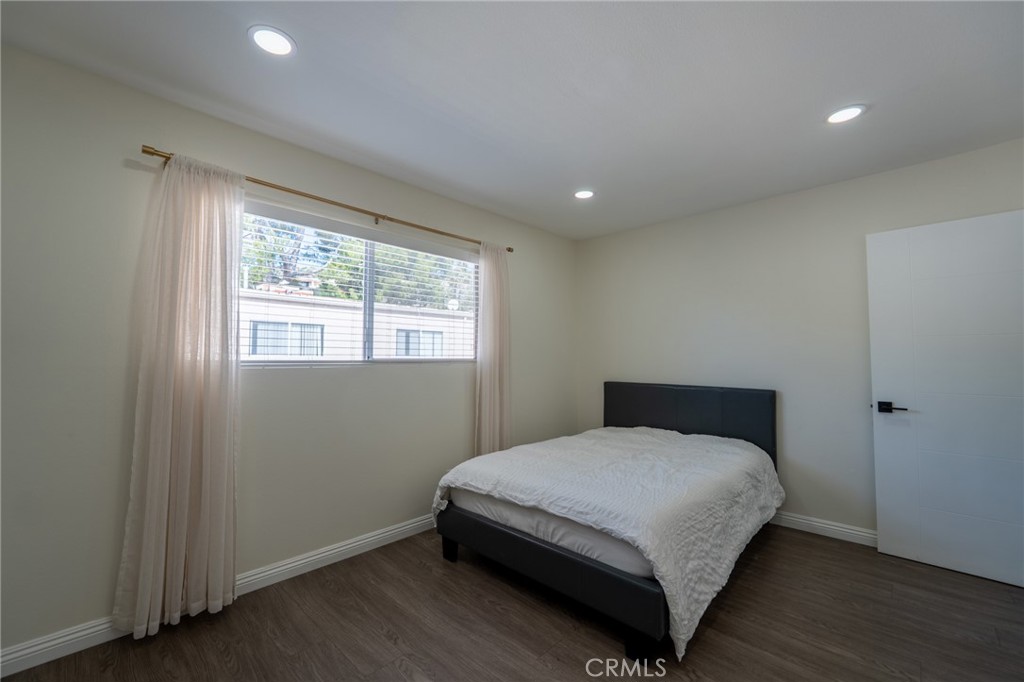 7757 Vía Rosa Maria Burbank, CA 91504 - Photo 26 of 34