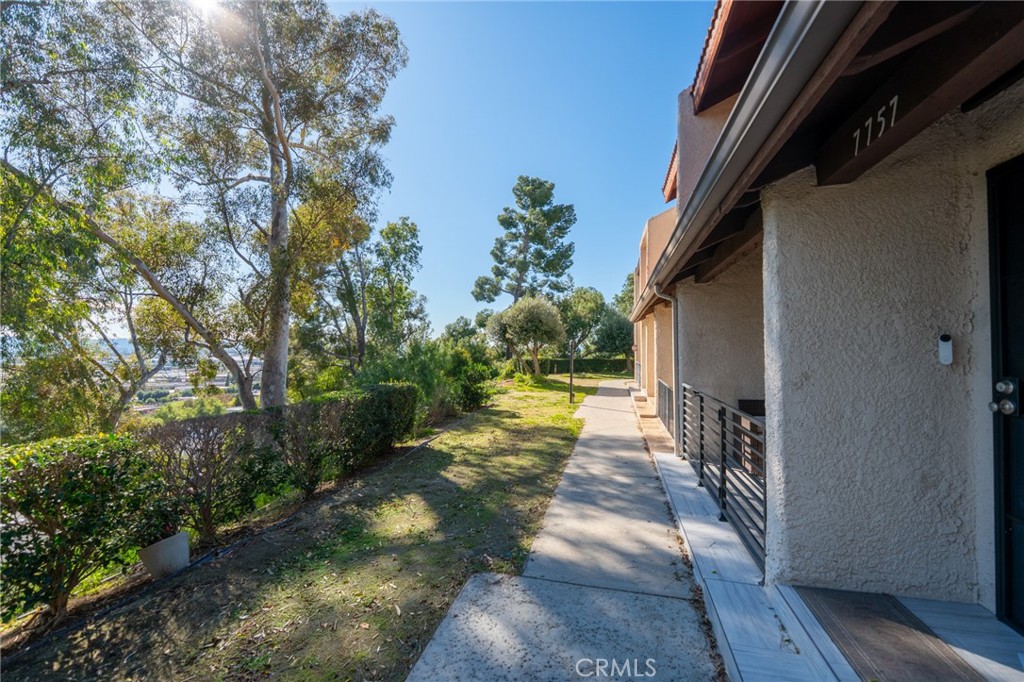 7757 Vía Rosa Maria Burbank, CA 91504 - Photo 3 of 34