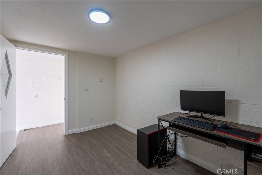 7757 Vía Rosa Maria Burbank, CA 91504 - Photo 32 of 34