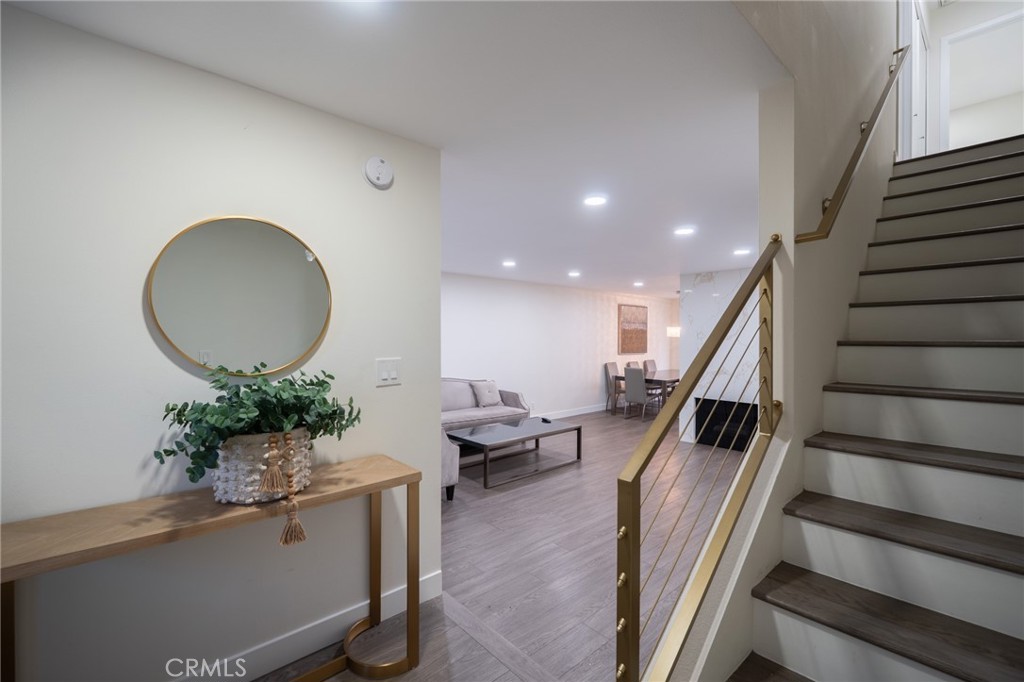 7757 Vía Rosa Maria Burbank, CA 91504 - Photo 5 of 34