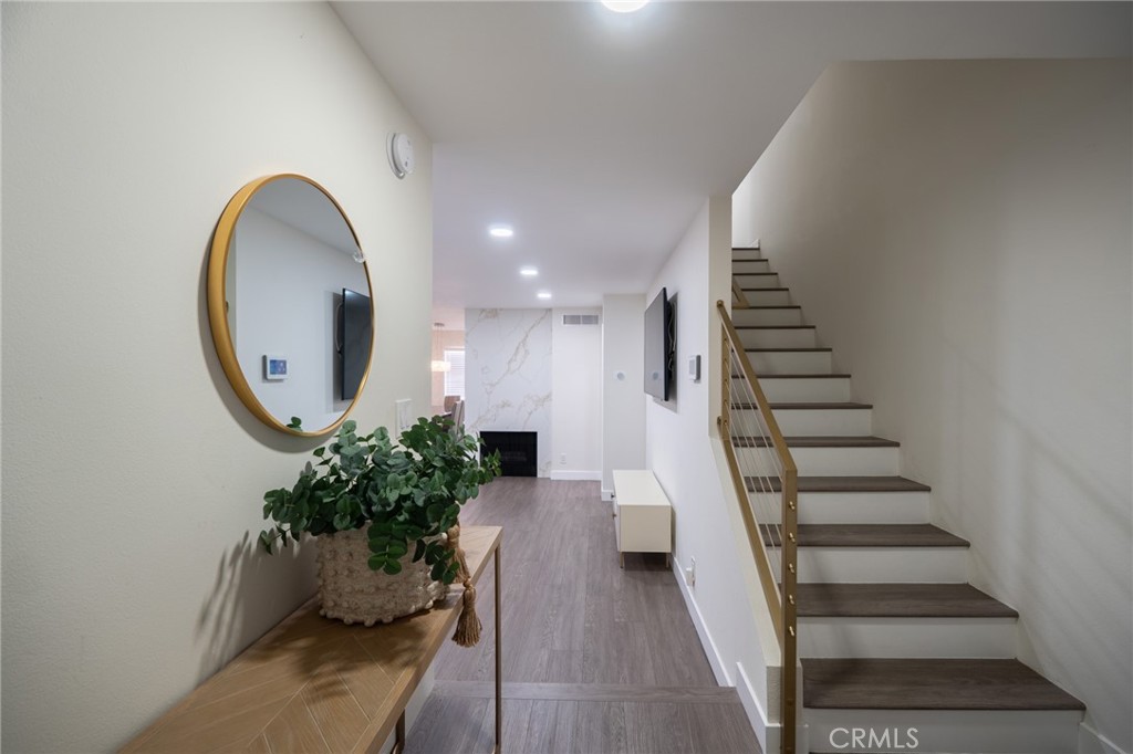 7757 Vía Rosa Maria Burbank, CA 91504 - Photo 6 of 34