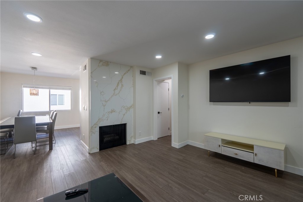 7757 Vía Rosa Maria Burbank, CA 91504 - Photo 7 of 34