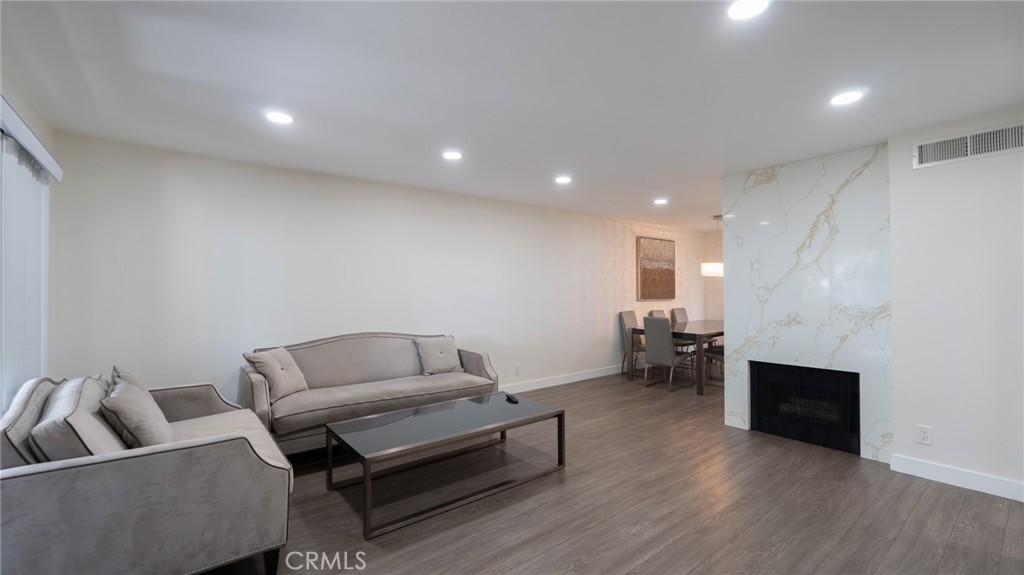 7757 Vía Rosa Maria Burbank, CA 91504 - Photo 9 of 34