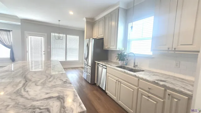 $2,400 | 9016 Stonecroft Avenue, Baton Rouge, LA 70810