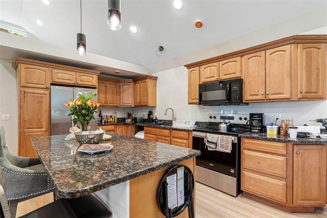 41 Dexter Rock Road Lincoln, RI 02865 - Photo 23 of 43 Kitchen Additional Living Space