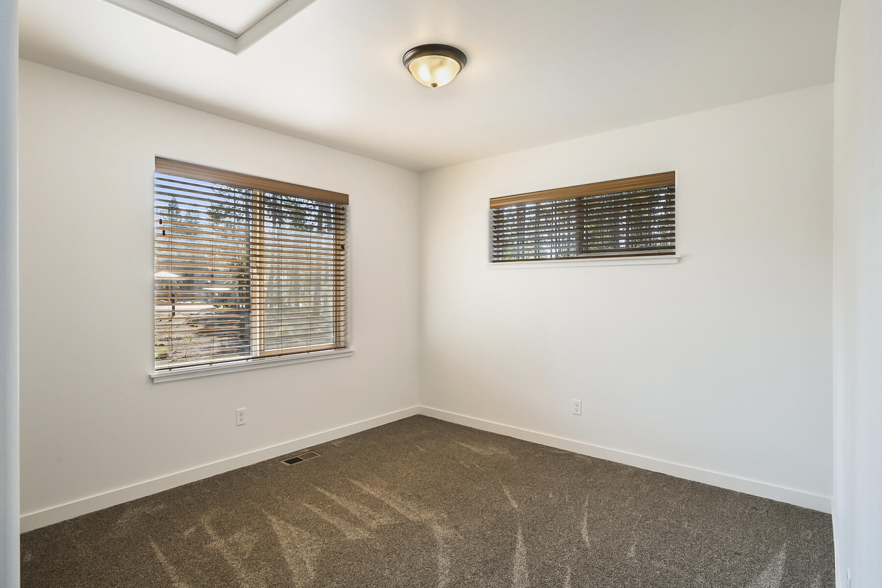 56039 Marsh Hawk Road Bend, OR 97707 - Photo 24 of 31 Bedroom