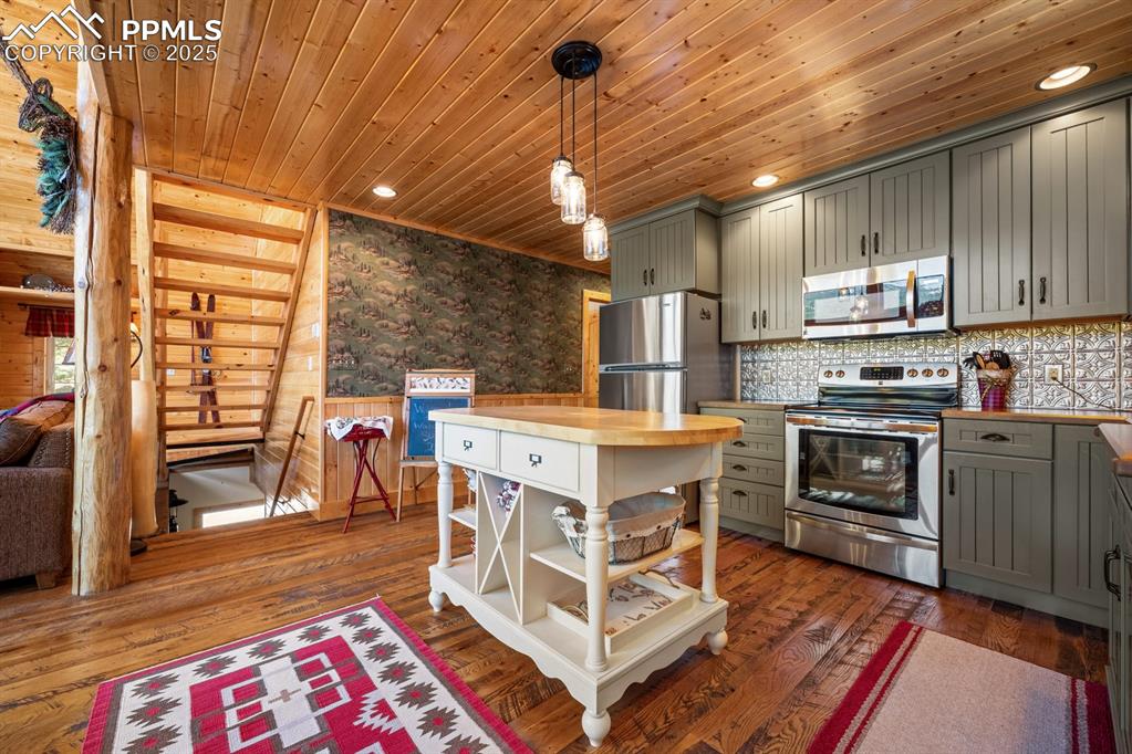 163 Wonder Trail Rye, CO 81069 - Photo 18 of 50 a open kitchen with stainless steel appliances granite countertop a stove and a refrigerator