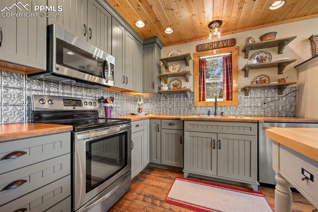 163 Wonder Trail Rye, CO 81069 - Photo 21 of 50 a kitchen with stainless steel appliances granite countertop a stove a sink and a microwave