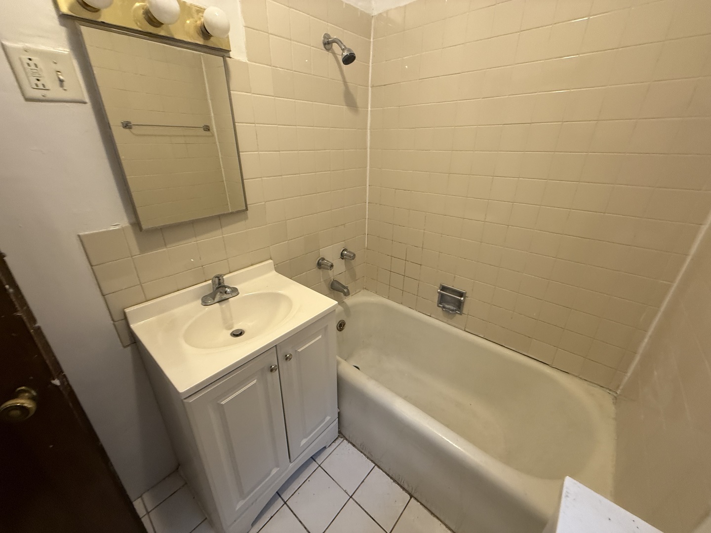 3152 North Linder Avenue, Unit 1 Chicago, IL 60641 - Photo 11 of 12 a bathroom with a sink and a bathtub