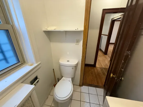 $1,250 | 3152 North Linder Avenue, Unit 1, Chicago, IL 60641