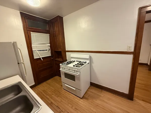 $1,250 | 3152 North Linder Avenue, Unit 1, Chicago, IL 60641
