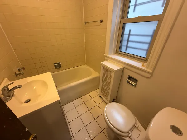 $1,250 | 3152 North Linder Avenue, Unit 1, Chicago, IL 60641