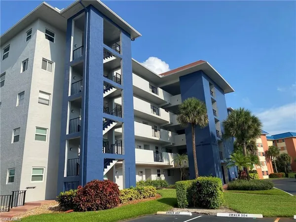 $1,700 | 190 Pebble Beach Boulevard, Unit 301, Naples, FL 34113