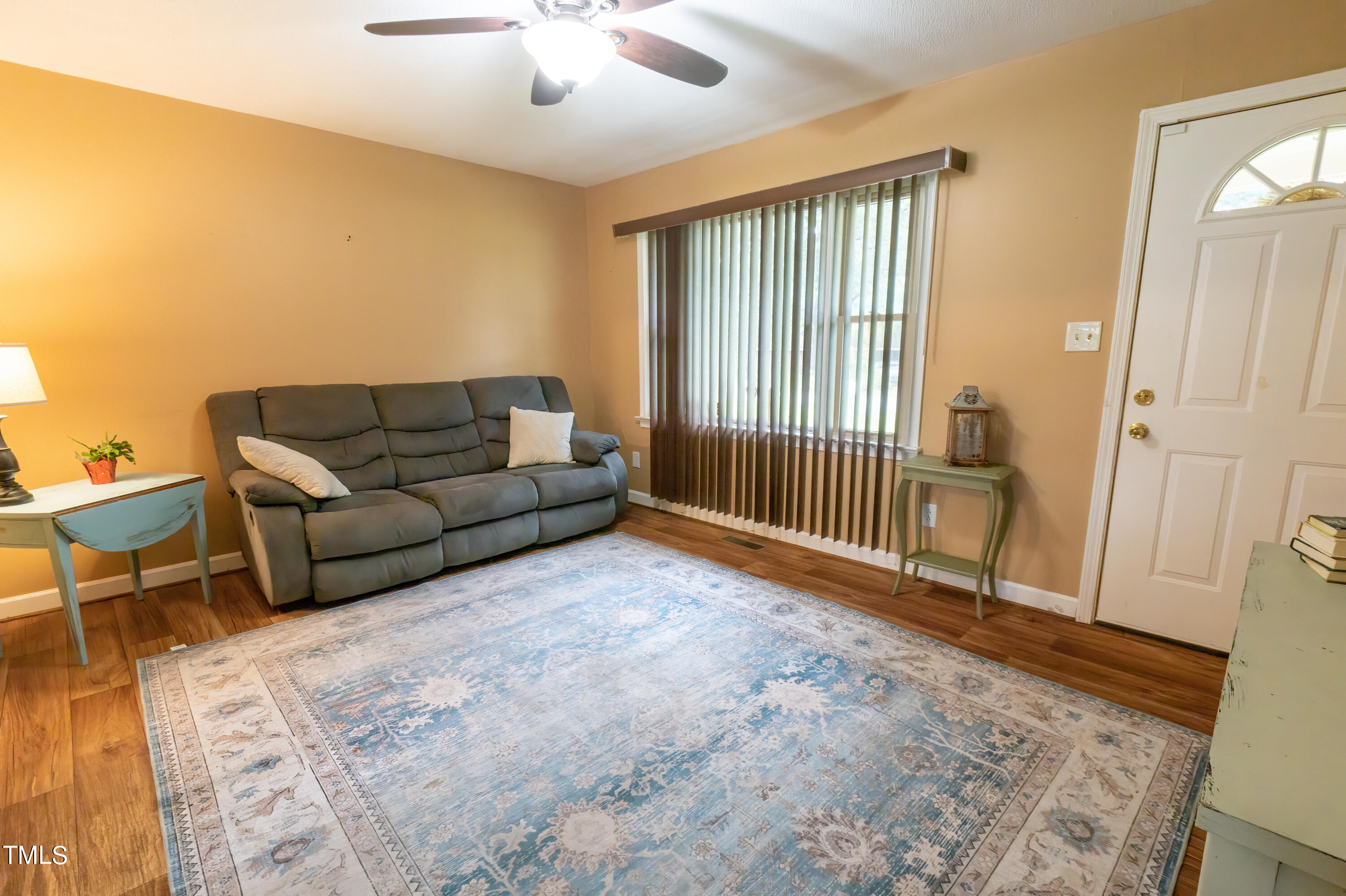 222 Rollingwood Drive Dudley, NC 28333 - Photo 3 of 14 a living room with furniture and a window