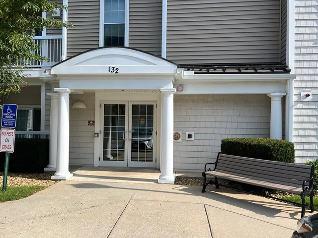 $3,300 | 132 Clocktower Drive, Unit 312, Waltham, MA 02452
