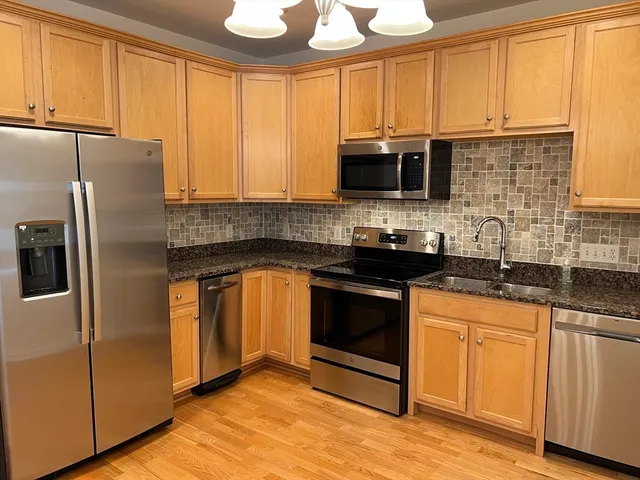 $3,300 | 132 Clocktower Drive, Unit 312, Waltham, MA 02452