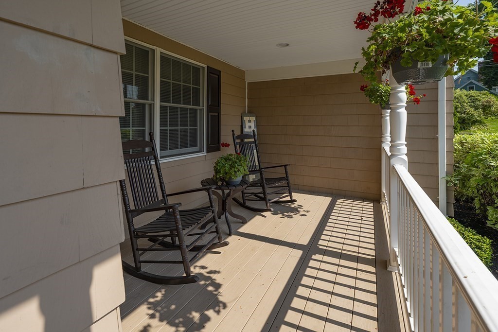 9 Ledgewood Road Woburn, MA 01801 - Photo 3 of 42 Gallery Image 3