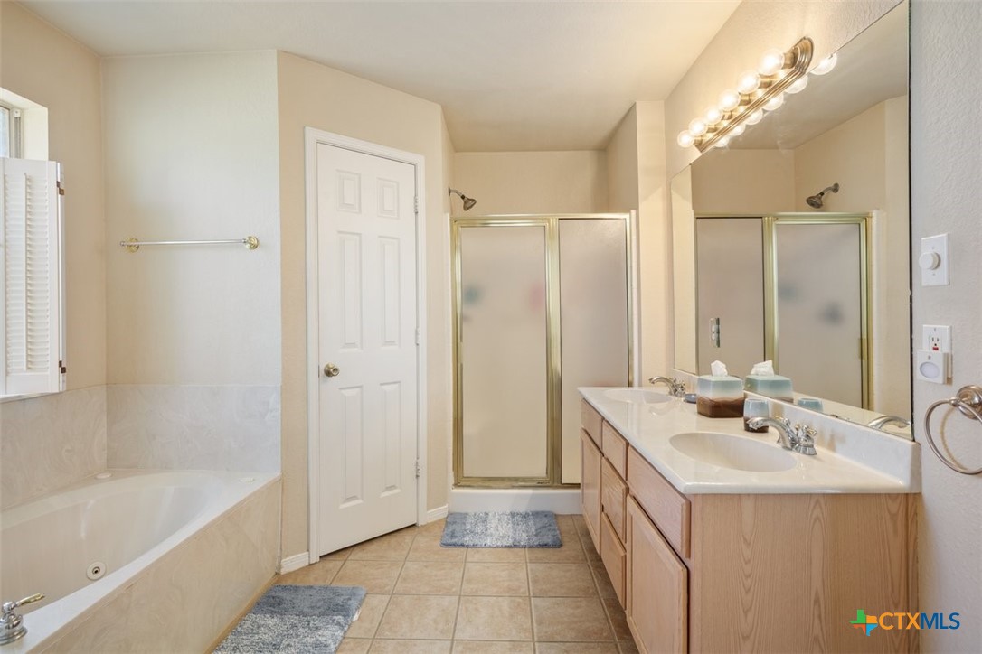 8 Sycamore Court Belton, TX 76513 - Photo 17 of 30 a bathroom with a tub sink and mirror