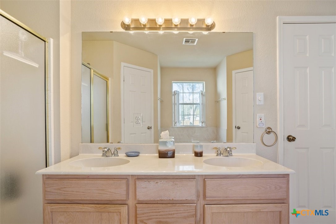 8 Sycamore Court Belton, TX 76513 - Photo 18 of 30 a bathroom with a sink and a mirror